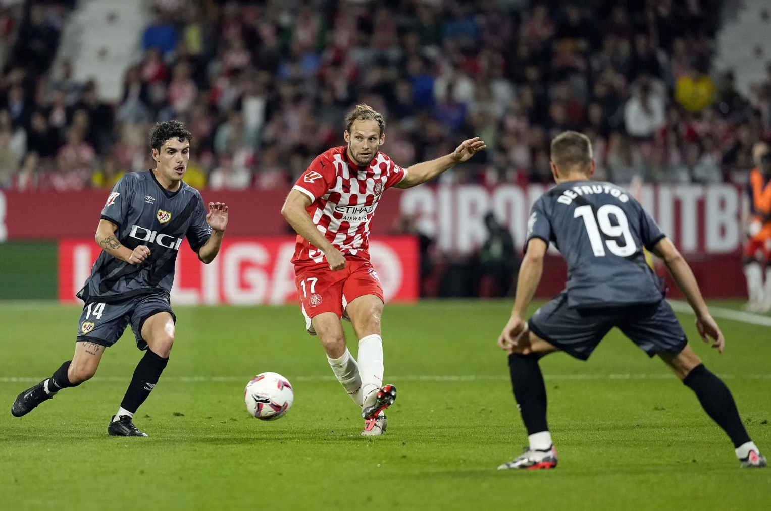 巴列卡诺后卫连场斩获，帮助球队保级的简单介绍