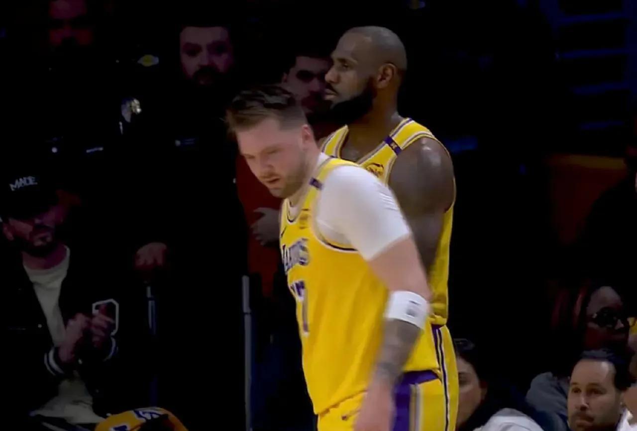 关于东契奇在FPX比赛中连败，赛况扑朔迷离引发热议！的信息